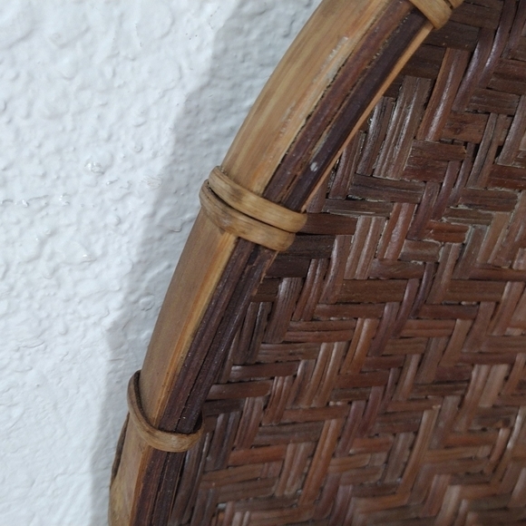 vintage hand woven flat basket with small tight weaves - Picture 4 of 9